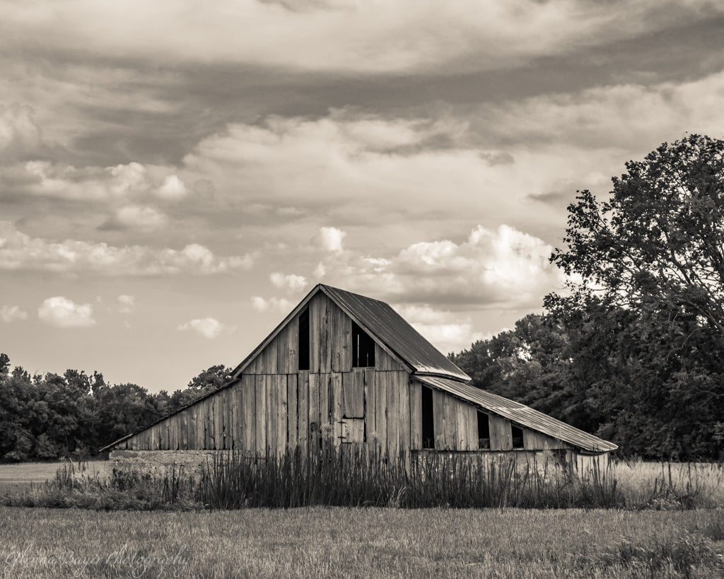 Old wooden barn in Kansas