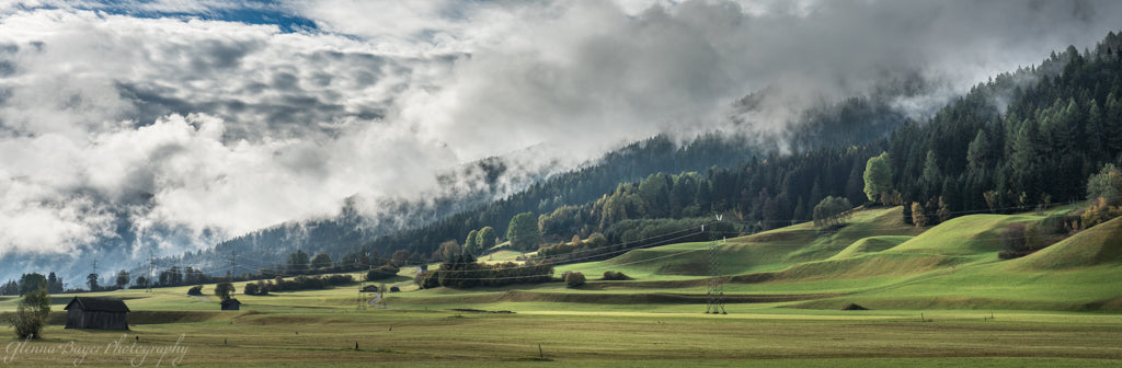 Green rolling hills in Italy, Panorama 