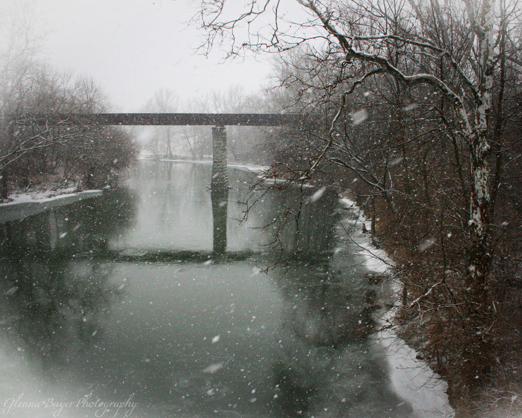 Bridge over Stillwater River in Ohio on snowy day